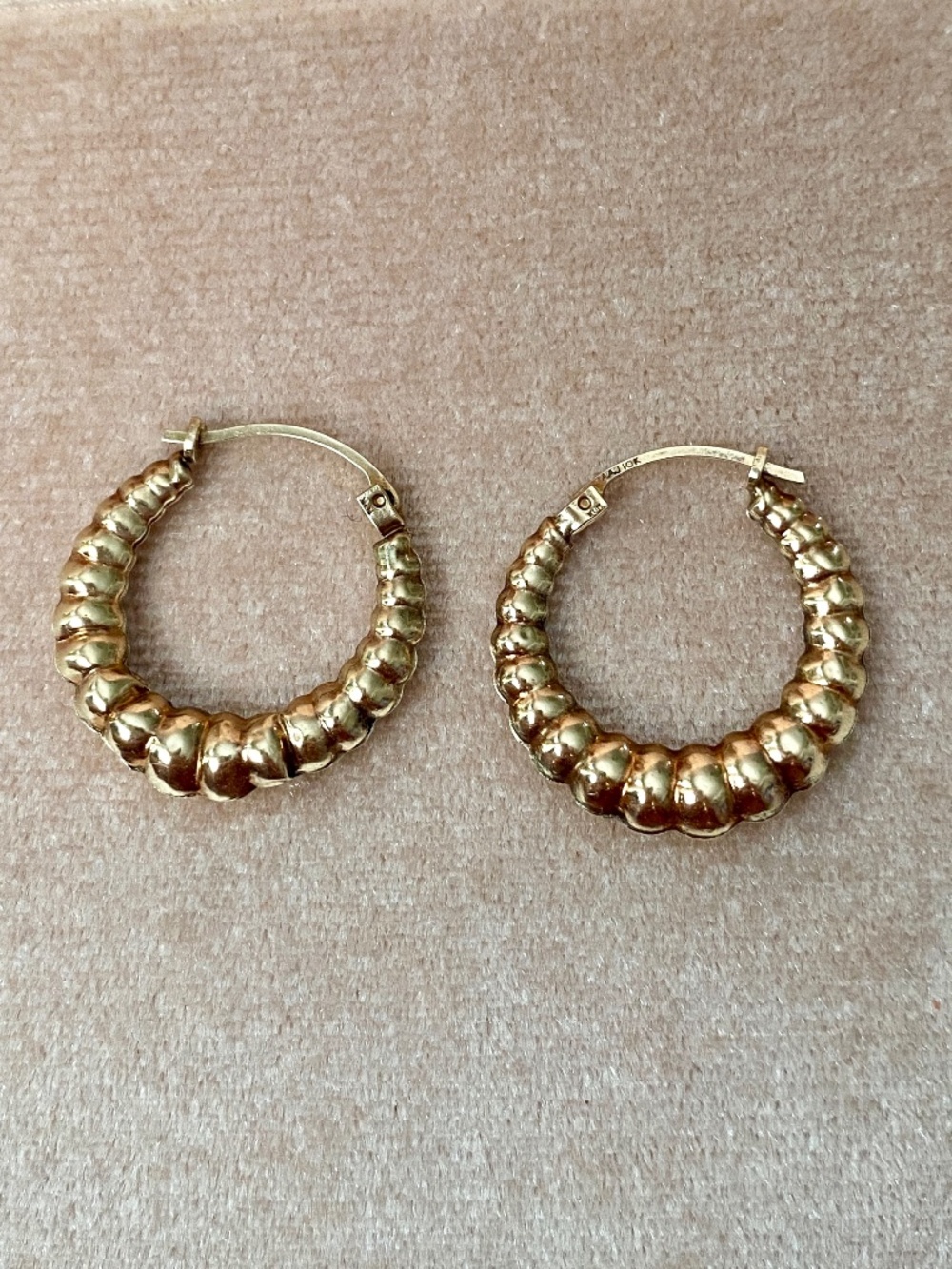 Vintage Solid 10K Rose Gold Croissant Shrimp Hoop Earrings Hollow Twisted Rope